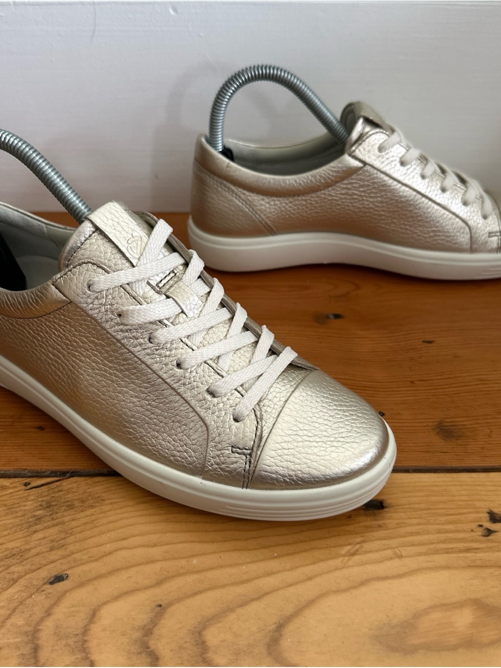 ECCO Women’s Size 37EU | 6-6.5US Gold Sneakers Pebbled Leather